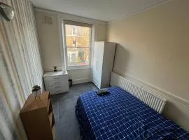 Central London Elephant and Castle cosy double bed