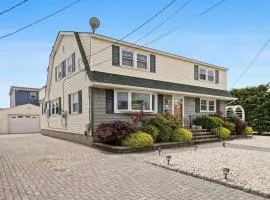 Wi-Fi, Yes To Pets, Patio, Private Yard, Beach Chairs,balcony, Beach Badges, Outside Shower, Decks,,large 5 Bedroom 2 Bath Bayside Cape,