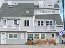 Ship Bottom Condo Just One Block From The Beach!, hotel v destinácii Ship Bottom