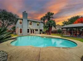 Longhorn Escape w/ Pool by StayLage