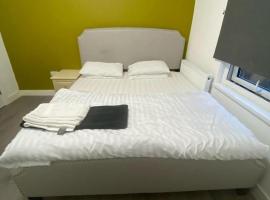 스탠웰에 위치한 호텔 Heathrow Close Comfort Room