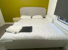 Heathrow Close Comfort Room