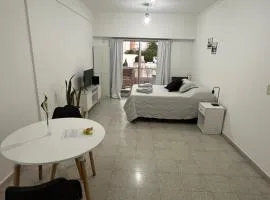 Amplio monoambiente en 7 y 34