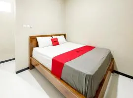 RedDoorz near Alun-Alun Purwokerto 3