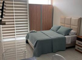 Moderno y hermoso departamento en la mejor zona de Santa Cruz, ξενοδοχείο με υδρομασάζ σε Hamacas
