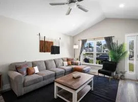 5 Minutes to Beach and Downtown Fire pit Grill