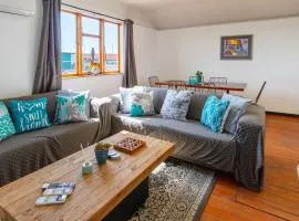 A comfy family stay near Hornby Mall Sleeps 8
