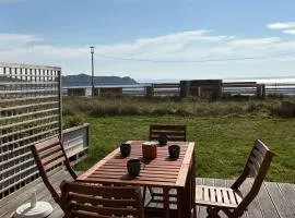 Appartement 56m² bord de mer avec terrasse, parking privé, WiFi - FR-1-542-67