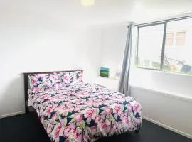 Comfy 2 bedroom flat, close to city