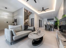 La Ferringhi Villa - 5 Bedroom Bungalows by ALV, βίλα σε Batu Ferringhi