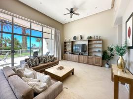 Splash into Style Ground Floor Poolside Condo #103, hotel a Playa Encanto