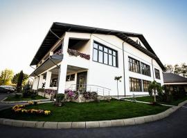 Condor Resort, Hotel mit Pools in Dulceşti