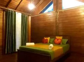 Warahana Riverside Cottage Entire Room