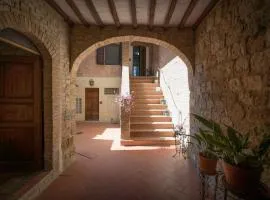 Casa Martina, Piazza Delle Erbe, San Gimignano