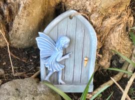 fAiRy DeLL Guesthouse, with cozy lockable rooms, tv, tea tray with choccies, free wifi and parking, 24hr check in, COA, all are welcome, ξενοδοχείο στο Μπράντφορντ