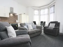 Pepsi Max 2 Bed Apartment close to Pleasure Beach