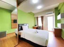 Modern Studio Room at Oxford Jatinangor Apartment By Travelio
