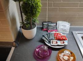 Appartamento 2 camere 1 bagno, Hotel in Voghera