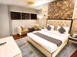 Almora Hotel Delhi International Airport With - Free Airport Drop