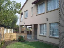 De Zevende Hemel Guesthouse, B&B in Secunda