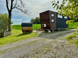 Tiny House mit Saunafass, mini casa em Zupfing