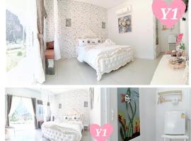 รักเขาแอนด์บ้านมุง, hotel com estacionamento em Ban Mung