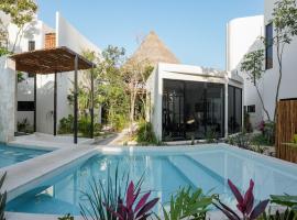 Divine House with private roof and pool only 1km from the Beach, hotel in Tulum Pueblo