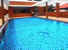 3 BHK FLAT BY Levantine HEIGHTS, hotel v destinaci Ernakulam