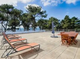 Spacious T4 with Wifi on the seafront