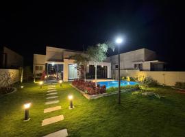 Alish Villa - Relax in 2BHK Luxe Villa with Private Pool, hotell sihtkohas Hosūr