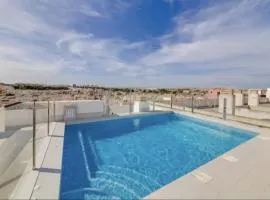 Luxury Penthouse - Rooftop Pool - 100m to the Sea