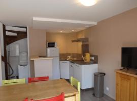 Gite 14 Séjour Détente au Puy Mary Gîte Équipé avec Terrasse Privative, Hotel in Le Claux