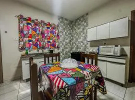 Casa gostosinha perto do centro + ar cond. e vaga