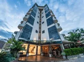 The Lofts on Wood Avenue