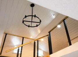 Shares Loft Luxury Apt - NEW!