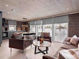 New big cabin near the city centre!, cabin in R&oslash;ros