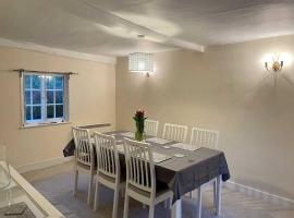 Thatched Cottage Wix, hotel a Wix