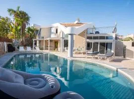 Villa Yuka- Luxurious Villa