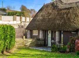 Unique Thatched Retreat near Salcombe and Beaches