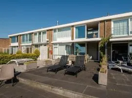 Moderne woning direct aan het Veerse Meer, dichtbij Zeeuwse kust VP054