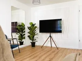 AMAO Indigo - Rollstuhlgerechte Suite - 62 qm - Balkon & Tiefgarage - Aufzug - Nähe Messe - bis 10 Pers 2Whg