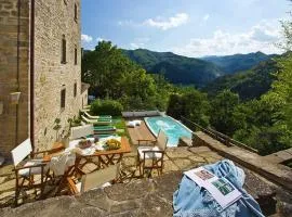 Casa del Mandorlo 6&2 by Marche Holiday Villas