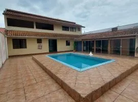 Sobrado espaçoso próximo a praia