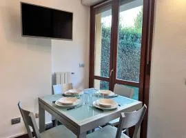 Monolocale con giardino privato e cucina completa