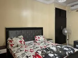 Chambre Meublée Confortable à 15 Minutes de l'Aéroport AIBD !