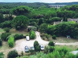 Aux berges du pont du gard, готель у місті Вер-Пон-дю-Гар