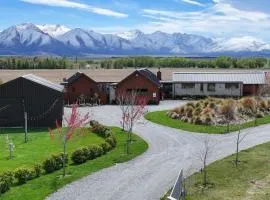 Majestic Mountain Retreat