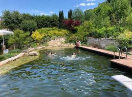 Gästehaus GoldGelb, hotel with pools in Ürzig