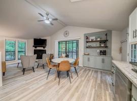 Stylish Retreat w Fireplace Games & Pool Access, Hotel in Hedgesville