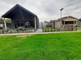 2 huizen naast elkaar honden welkom omheinde tuin sauna buitenbad 10 personen